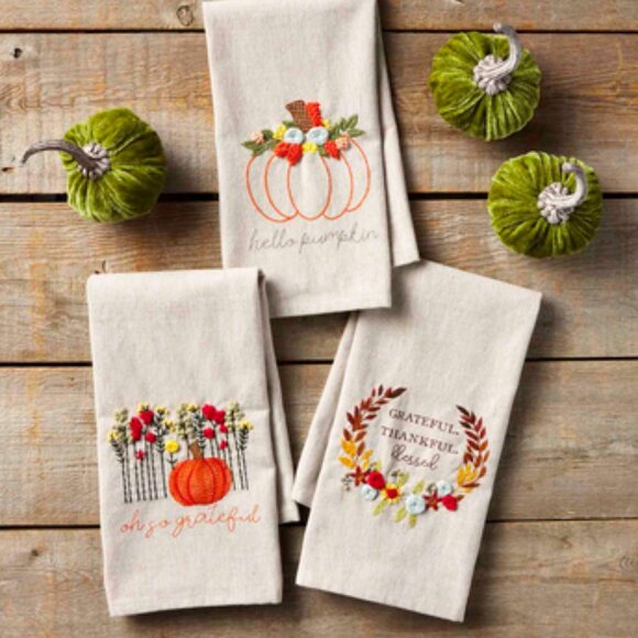 Mud Pie Hello French Knot Towel/NWT - Picture 2 of 7